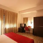 Piazza Marconi מלון 3*