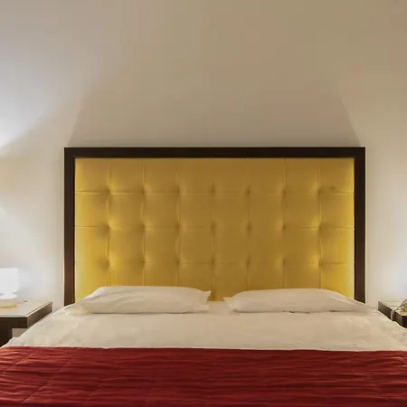 Piazza Marconi Hotell