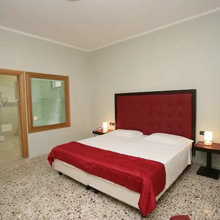 Hotel Piazza Marconi 3*