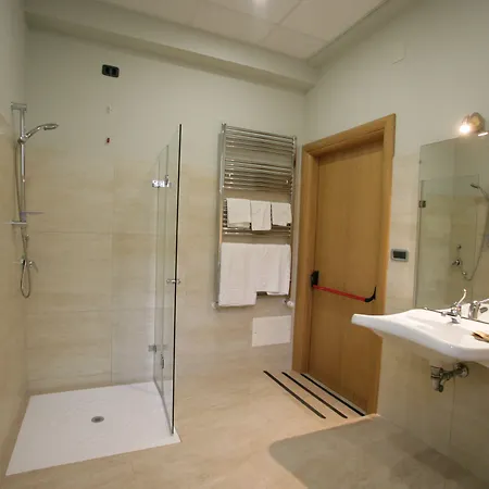 Piazza Marconi Szálloda 3*