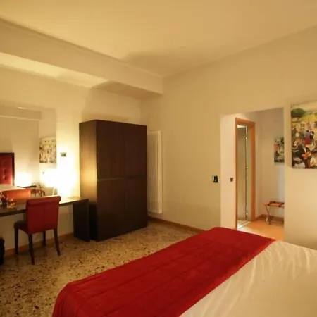 Szálloda Piazza Marconi 3*