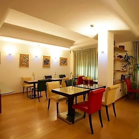 Piazza Marconi Hotell 3*